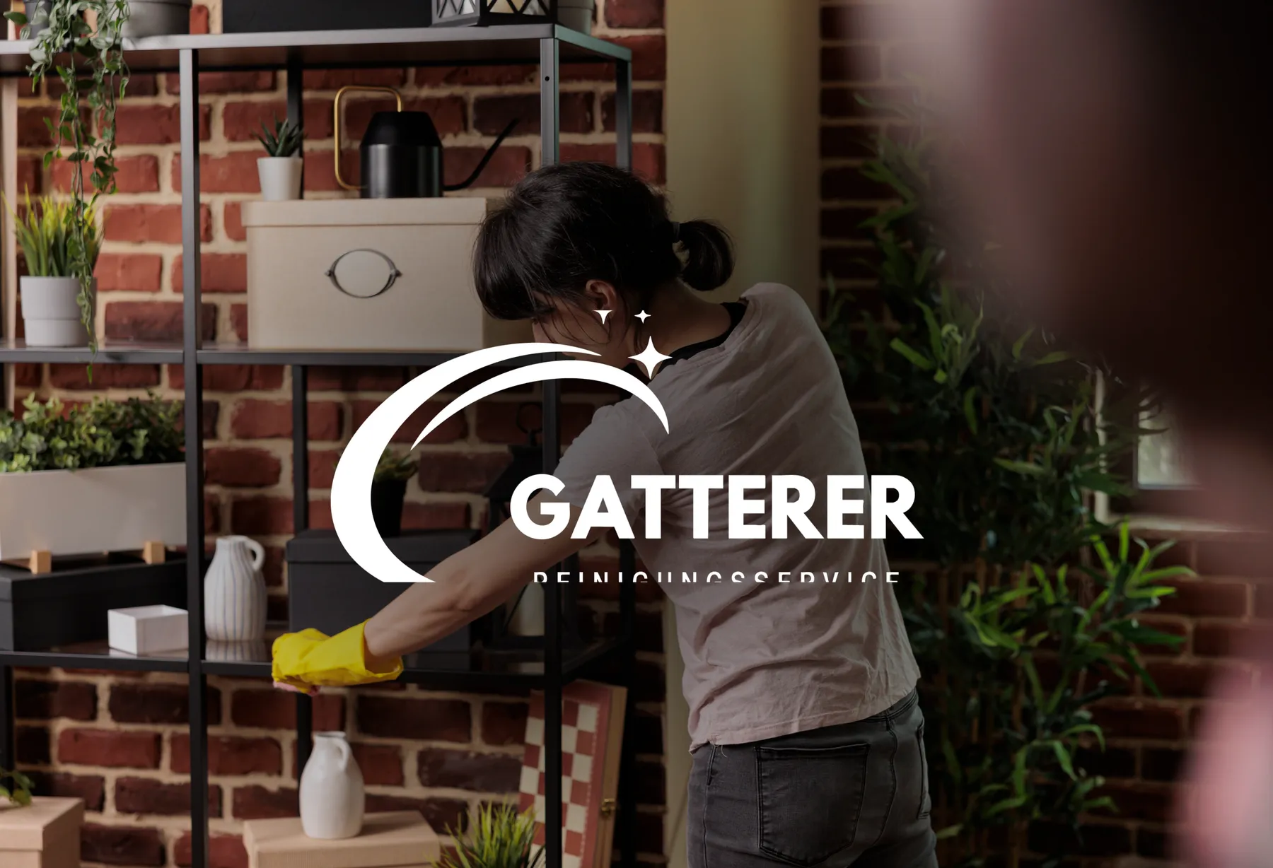 Gatterer-Logo über einem Reinigungs-Foto